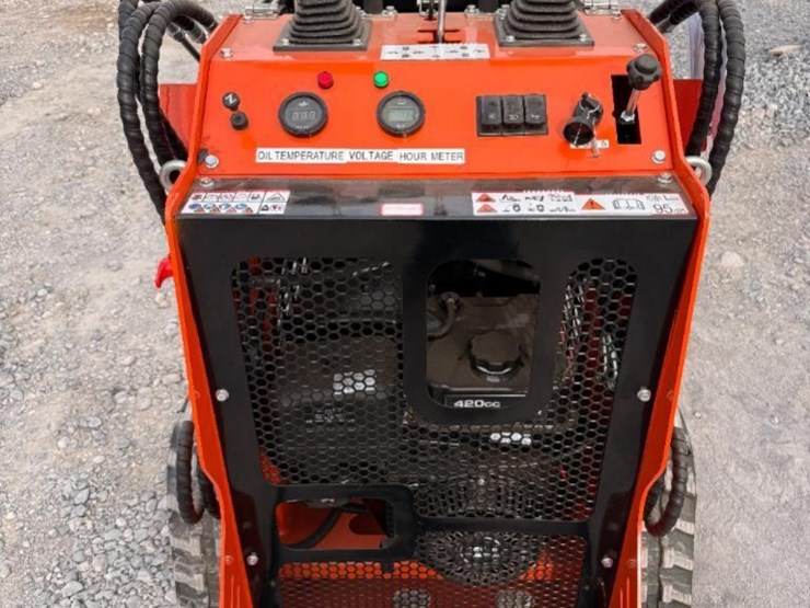 skid-steer-loader-ft36c,-electric-start,-open-operator-station-image-6
