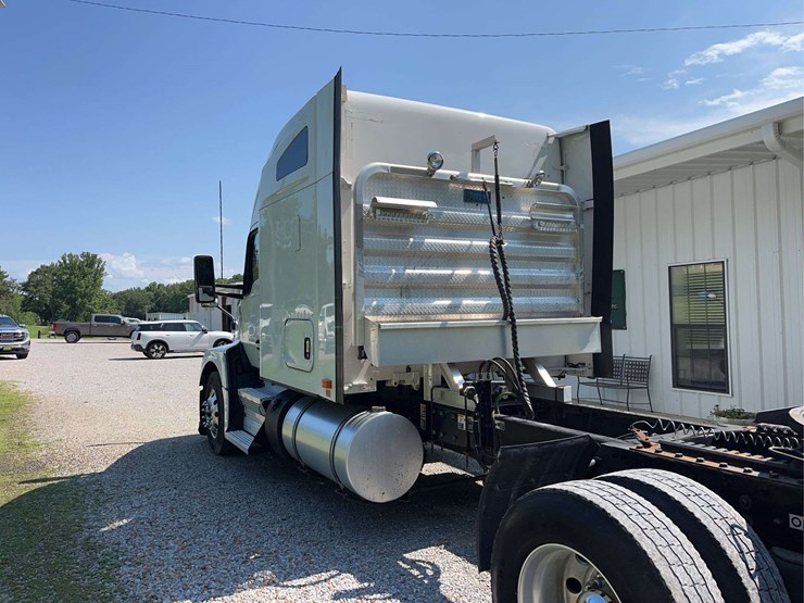 2022-kenworth-t680-image-12