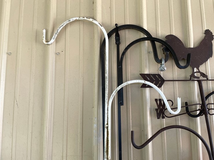 #7180-•-metal-flower-pot-hangers-and-lawn-sprinklers-image-3