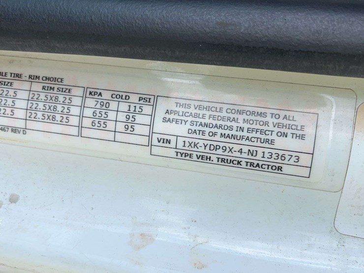 2022-kenworth-t680-image-16