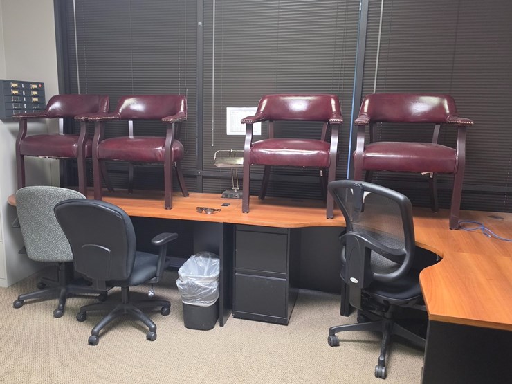 #3538-•-lot-of-office-desks-|-located-in-st.-rose,-la-image-1