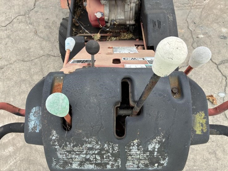 2000-ditch-witch-1030h-image-9