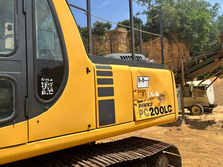 komatsu-pc200-lc-6le-image-10