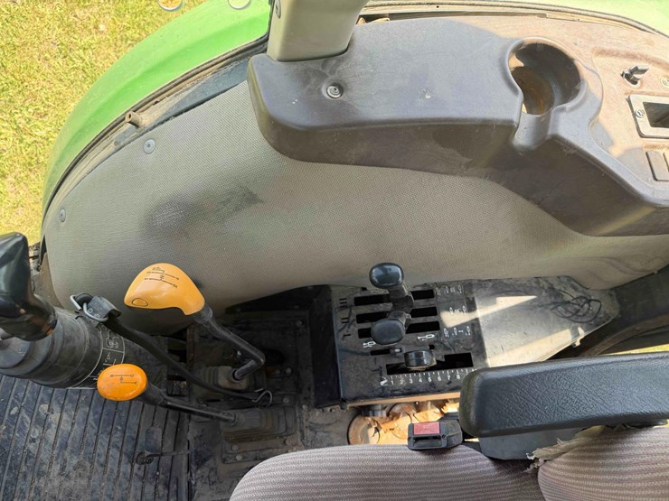 2011-john-deere-5101e-image-27