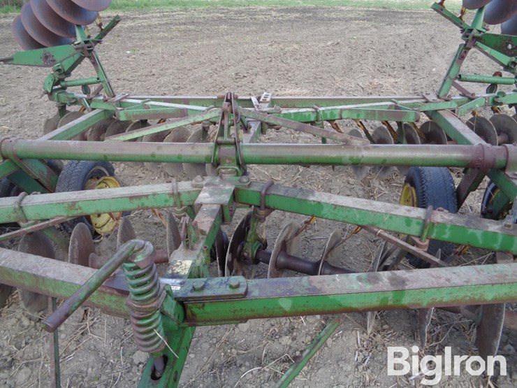 john-deere-bw-image-11