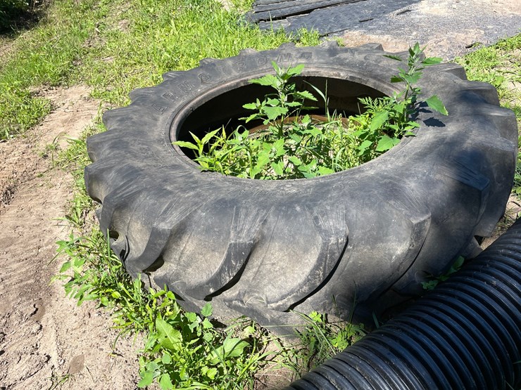 #7123-•-armstrong-tractor-tire-image-2