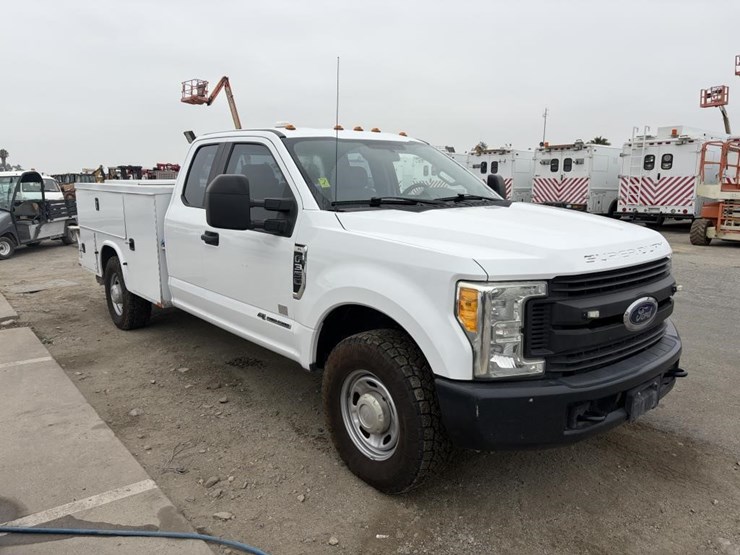 2017-ford-f350-image-2