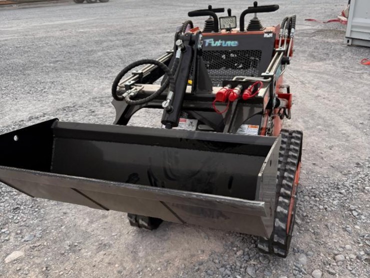skid-steer-loader-ft36c,-electric-start,-open-operator-station-image-3