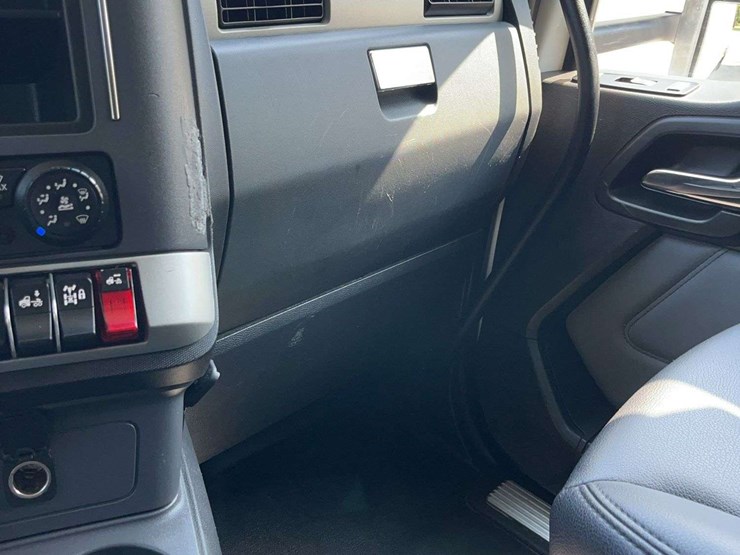2022-kenworth-t680-image-23