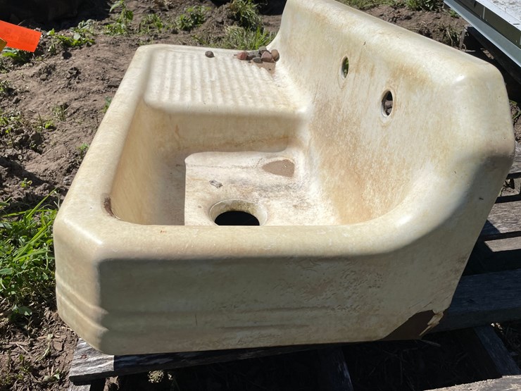 #7139-•-cast-iron-sink-image-6
