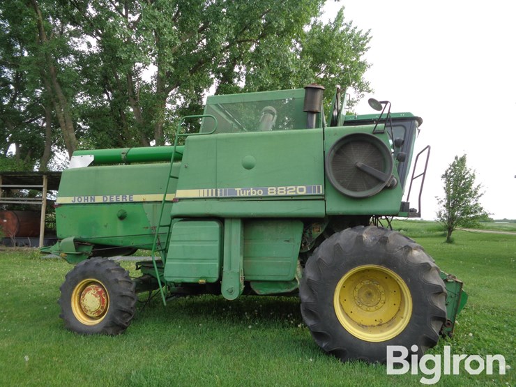 1982-john-deere-8820-image-4