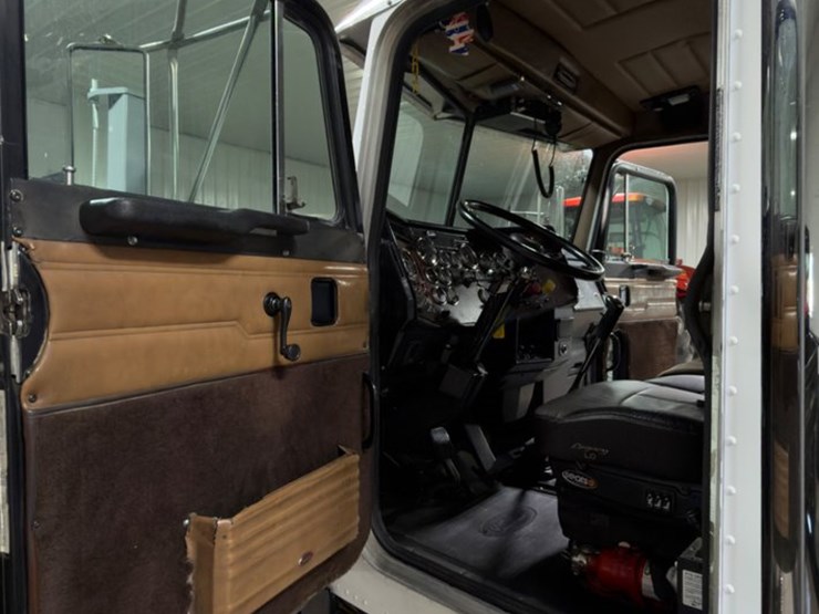 peterbilt-379-image-17