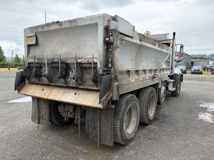 2018-freightliner-114sd-image-4