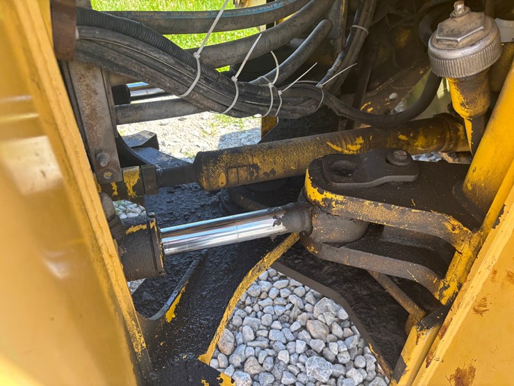 new-holland-lw170-image-47