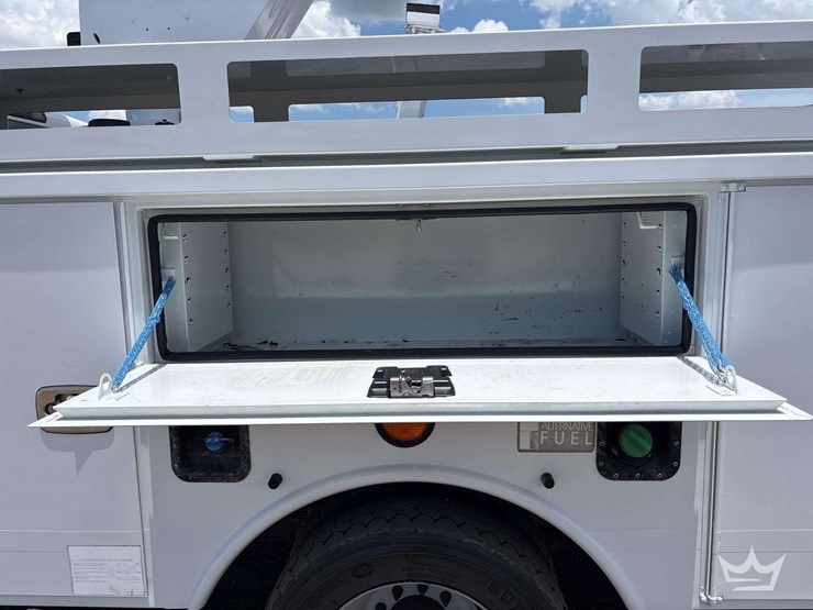 2016-ford-f550-image-16