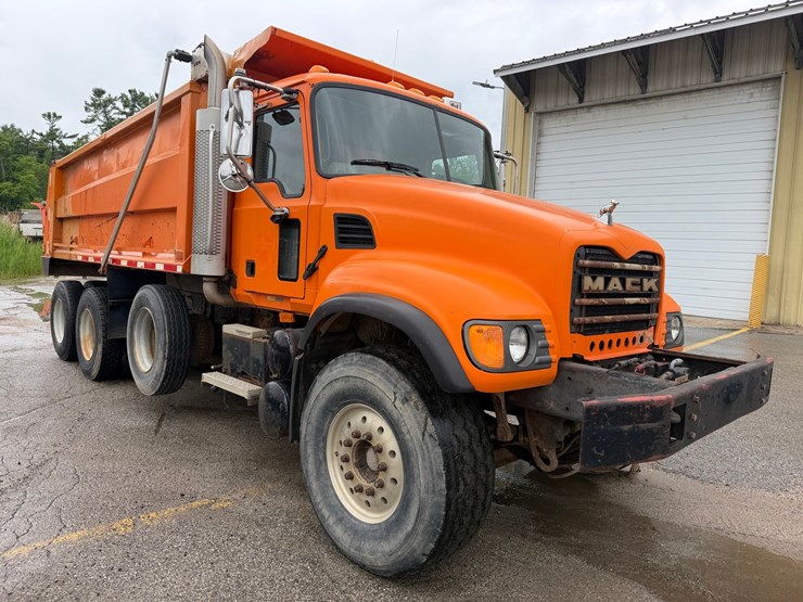 #1471-•-2003-mack-713v-granite-tri-axle-dump-truck-image-7