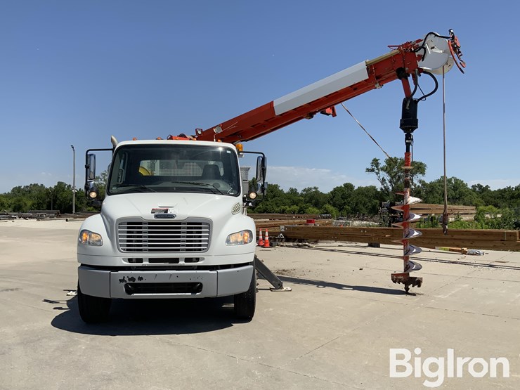 2013-freightliner-m2-106-image-10