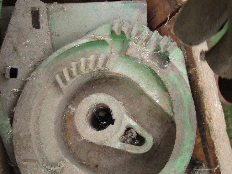 john-deere-14t-image-16