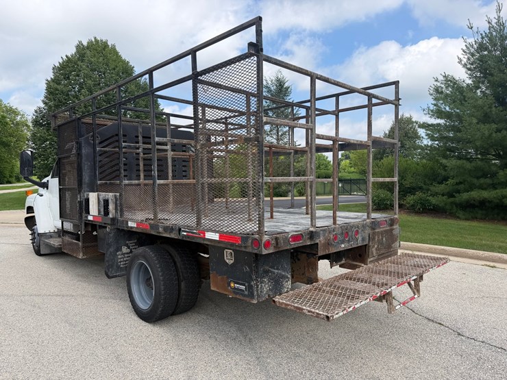 #1487-•-2004-gmc-c4500-flatbed-form-truck-image-3