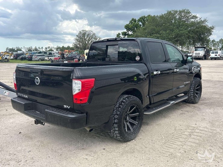 2017-nissan-titan-image-4