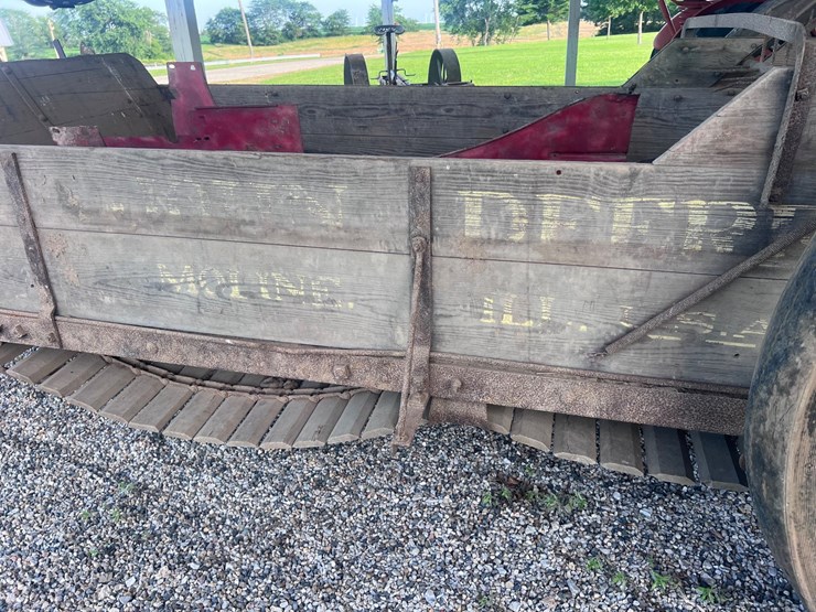 #5595-•-john-deere-wooden-draper-spreader-image-1