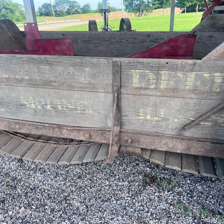 #5595 • John Deere wooden Draper spreader