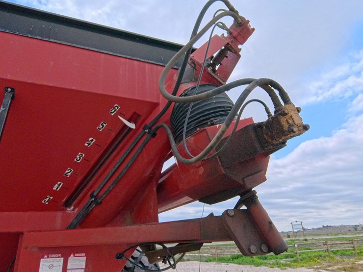 united-farm-tools-760-image-13