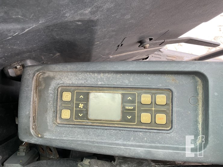 2018-case-cx60c-image-15