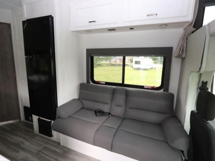 2024-ford-transit-image-19