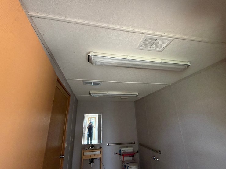 #1462-•-40"-container-office-image-9