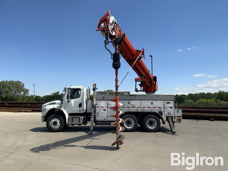 2012-freightliner-m2-106-image-16