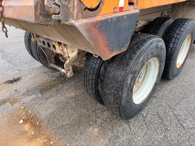 #1471-•-2003-mack-713v-granite-tri-axle-dump-truck-image-23