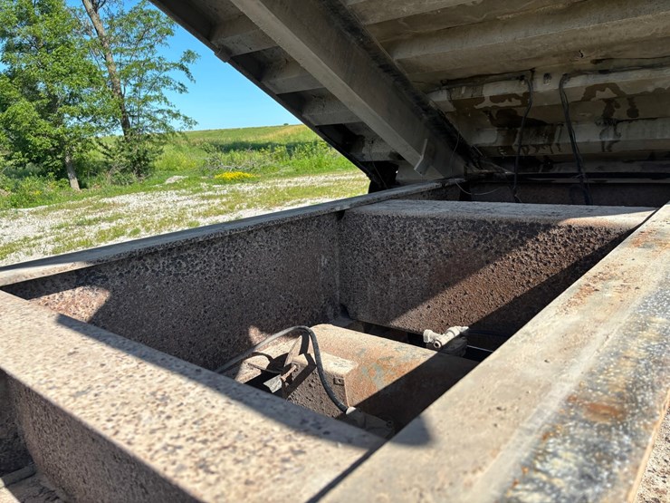 #2216-•-1978-montone-28'-end-dump-semi-trailer-image-12