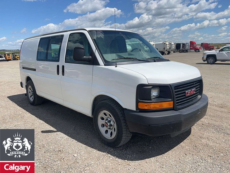 2014-gmc-savana-cargo-van-image-7