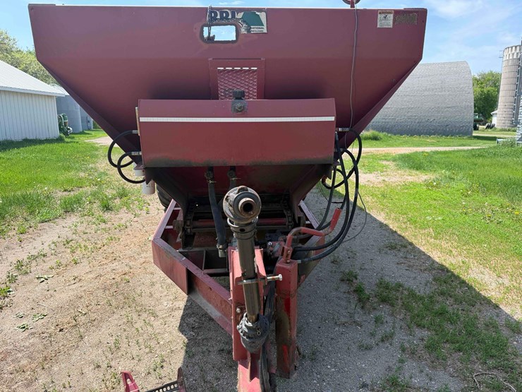 bbi-lime-spreader-image-8