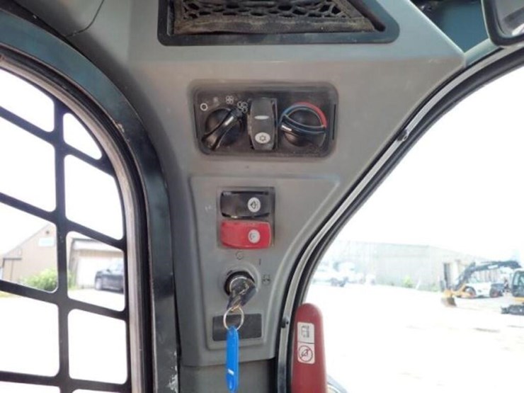 2019-caterpillar-236d-skid-steer-cat0236dlbgz05393-image-12