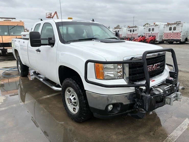 2012-gmc-sierra-2500-image-2