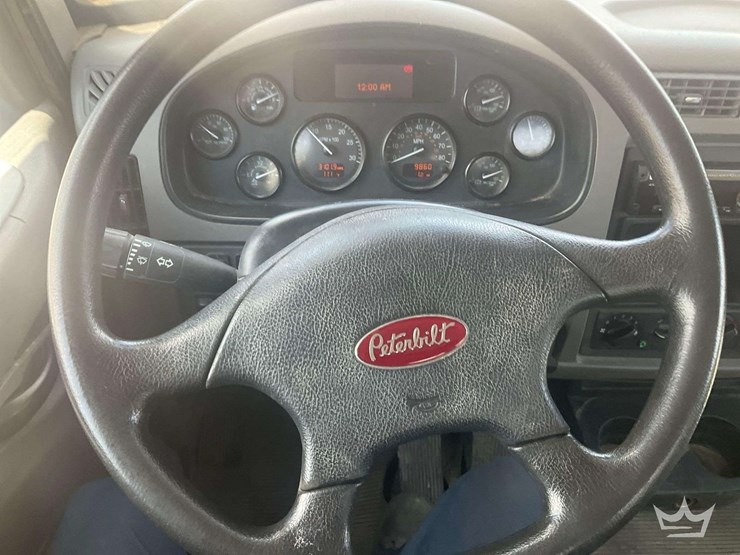 2017-peterbilt-337-image-16