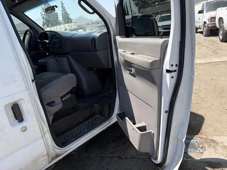 2002-ford-e350-image-11