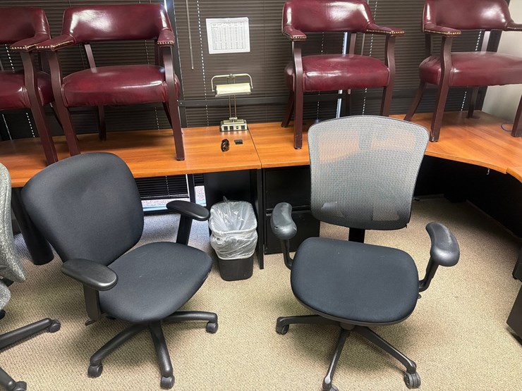 #3538-•-lot-of-office-desks-|-located-in-st.-rose,-la-image-6