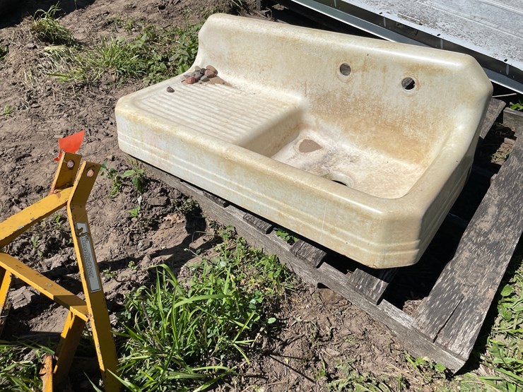 #7139-•-cast-iron-sink-image-2