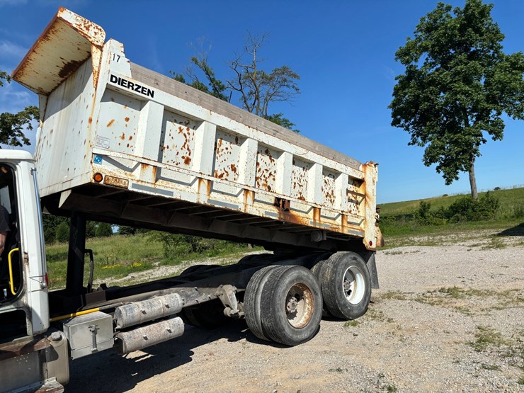 2000-freightliner-fl80-image-67