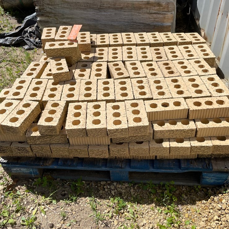 #7116 • Partial Pallet of Landscape Brick