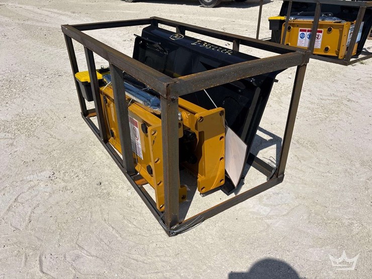 2026-agt-sshh680-hydraulic-breaker-skid-steer-attachment-image-2