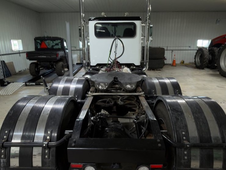 peterbilt-379-image-4