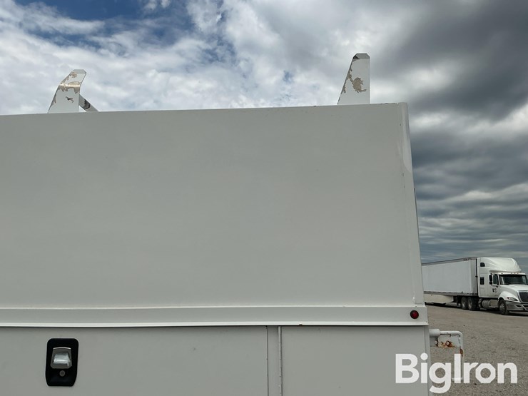 2017-utility-van-image-10
