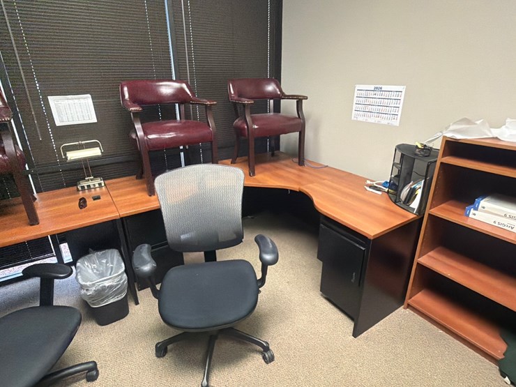 #3538-•-lot-of-office-desks-|-located-in-st.-rose,-la-image-5