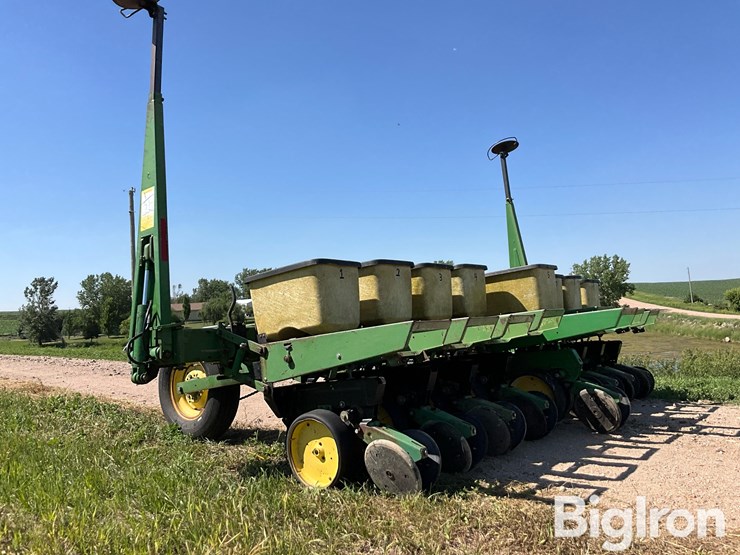 john-deere-7300-image-7
