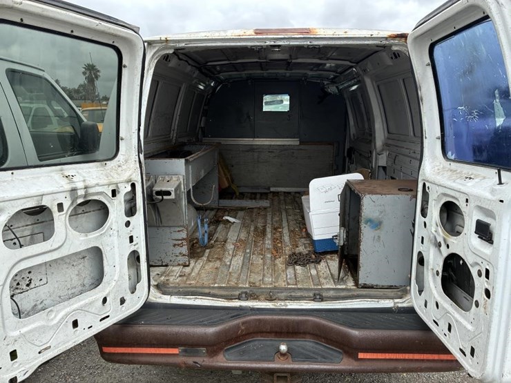 2001-ford-e250-image-15