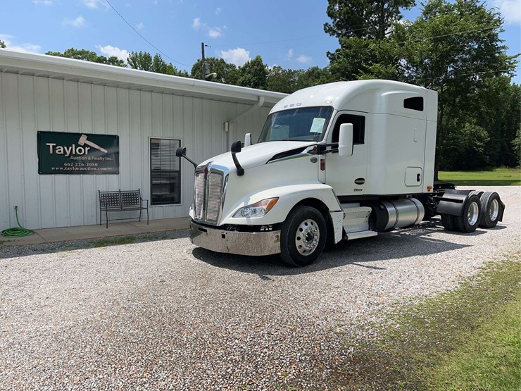 2022-kenworth-t680-image-1